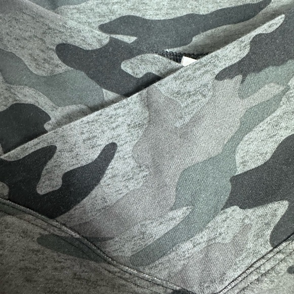 PINK Victoria’s Secret camo print leggings size XL - Picture 5 of 13